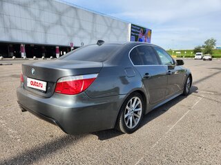2004 BMW 5 серии 530i V (E60/E61), серый, 900000 рублей, вид 4