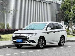 2023 Mitsubishi Outlander III Рестайлинг 3, белый, 1820000 рублей, вид 1