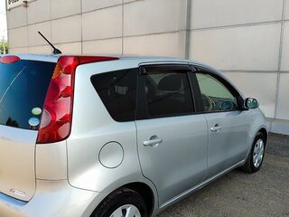 2011 Nissan Note I Рестайлинг, серебристый, 650000 рублей, вид 4