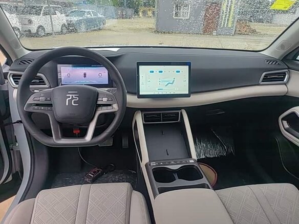 2025 BYD Yuan Up 32 kWh, белый - вид 13
