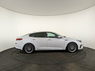 2019 Kia Optima IV Рестайлинг, белый, 2060000 рублей, вид 4
