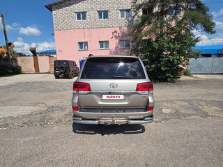 2016 Toyota Land Cruiser 200 Series Рестайлинг 2, золотистый, 5000000 рублей, вид 3