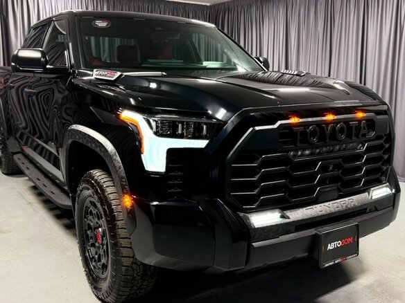 2025 Toyota Tundra CrewMax III, чёрный - вид 13