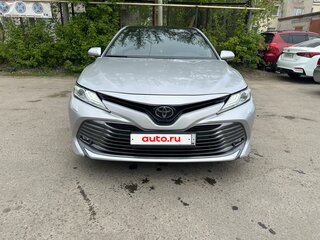 2021 Toyota Camry VIII (XV70), серебристый, 3399000 рублей, вид 2
