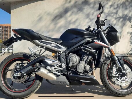 2019 Triumph Street Triple, чёрный, 850000 рублей, вид 3