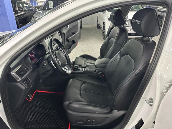 2019 Kia Optima IV Рестайлинг, белый, 1875000 рублей - вид 15