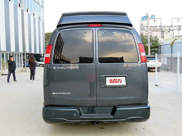 2017 Chevrolet Express II, серый, 10500000 рублей - вид 4
