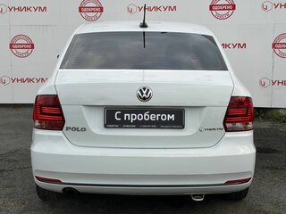 2017 Volkswagen Polo V Рестайлинг, белый, 888000 рублей, вид 4