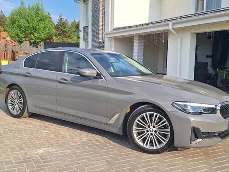 2020 BMW 5 серии 520d xDrive VII (G30/G31/G38) Рестайлинг, серый, 4190000 рублей, вид 1