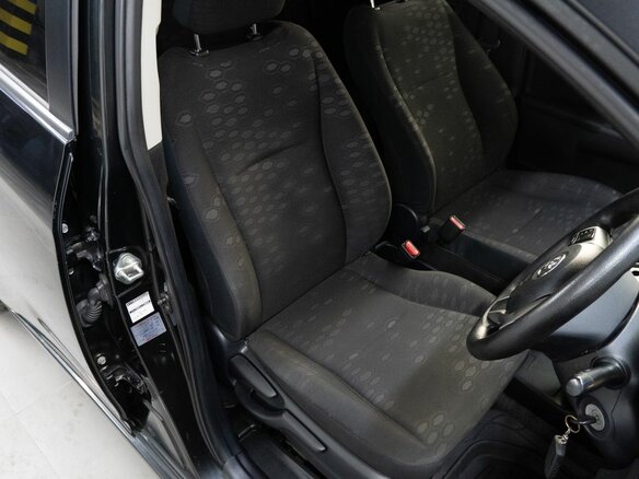 2013 Toyota Ractis II, чёрный, 790000 рублей - вид 11
