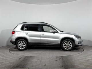 2016 Volkswagen Tiguan I Рестайлинг, серебристый, 875000 рублей, вид 4