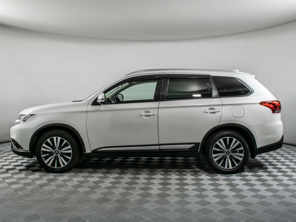 2020 Mitsubishi Outlander III Рестайлинг 3, белый, 1799000 рублей - вид 7