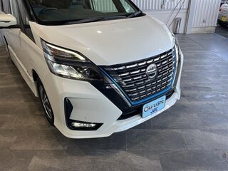 2022 Nissan Serena V (C27) Рестайлинг, белый, 1930000 рублей, вид 3