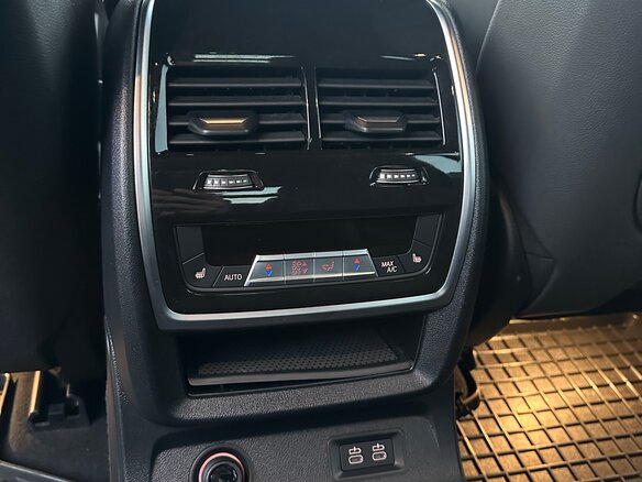 2022 BMW X7 40i I (G07) Рестайлинг, серый - вид 12