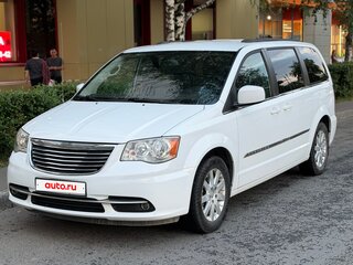 2014 Chrysler Town & Country V Рестайлинг, белый, 2000000 рублей, вид 1