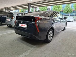 2018 Toyota Prius IV (XW50), чёрный, 1450002 рублей, вид 4