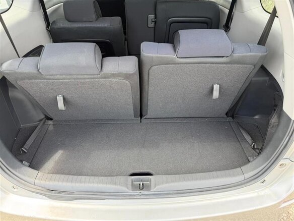 2011 Toyota Wish II, серебристый - вид 38