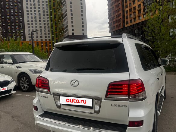 2012 Lexus LX 570 III Рестайлинг, серебристый, 6500000 рублей - вид 9