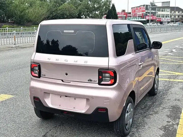 2023 Geely Panda Mini I, розовый, 720000 рублей - вид 2