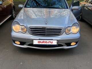 2004 Mercedes-Benz C-Класс 230 II (W203) Рестайлинг, серебристый, 850000 рублей, вид 3