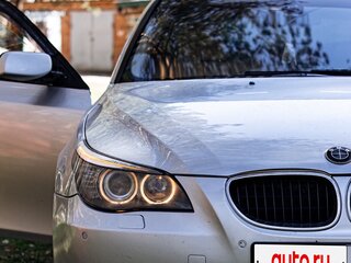 2004 BMW 5 серии 525i V (E60/E61), серебристый, 835000 рублей, вид 3