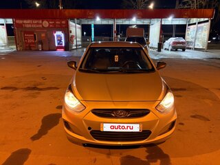 2013 Hyundai Solaris I, серебристый, 650000 рублей, вид 1