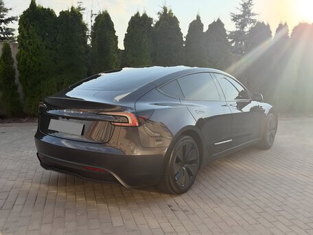 2025 Tesla Model 3 I Рестайлинг, серый, 5380000 рублей, вид 4