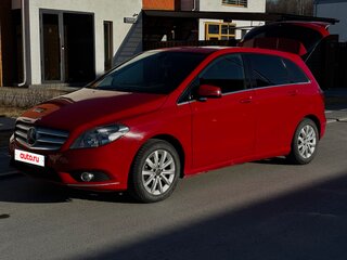 2012 Mercedes-Benz B-Класс 180 II (W246), красный, 1050000 рублей, вид 1