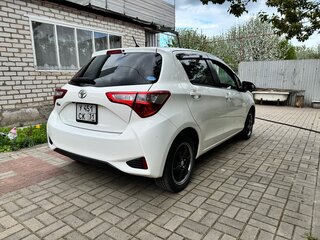 2017 Toyota Vitz III (XP130) Рестайлинг 2, белый, 1049000 рублей, вид 5