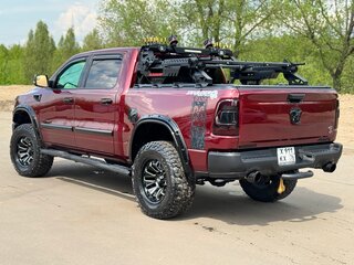2021 Ram 1500 Quad Cab eTorque V, красный, 7300000 рублей, вид 3