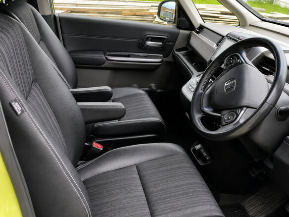2017 Honda Freed II, жёлтый, 1649000 рублей - вид 5