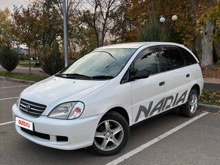 2000 Toyota Nadia, белый, 600000 рублей, вид 3