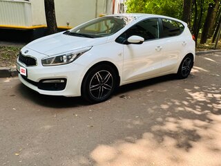 2018 Kia Ceed II Рестайлинг, белый, 1360000 рублей, вид 1