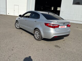 2013 Kia Rio III, серебристый, 830000 рублей, вид 4