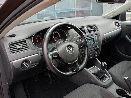 2015 Volkswagen Jetta VI Рестайлинг, коричневый, 928393 рублей, вид 5