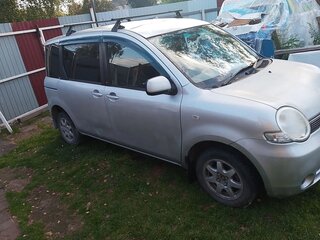 2003 Toyota Sienta I, серебристый, 390000 рублей, вид 3