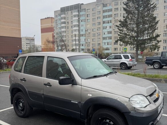 2018 Chevrolet Niva I Рестайлинг, серый, 550000 рублей - вид 2