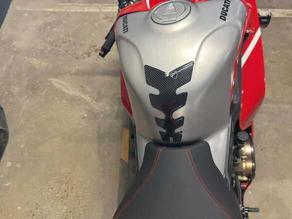 2023 Ducati Panigale V4, красный, 3250000 рублей - вид 3
