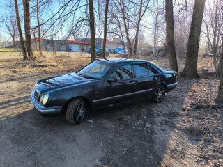 1997 Mercedes-Benz E-Класс 230 II (W210, S210), синий, 380000 рублей, вид 1