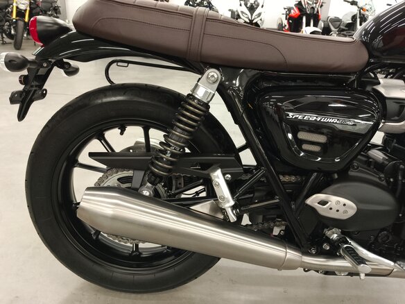2023 Triumph Speed Twin, чёрный, 960000 рублей - вид 12