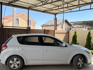 2011 Kia Ceed I Рестайлинг, белый, 990000 рублей, вид 2