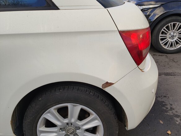 2010 Audi A1 I (8X), белый, 600000 рублей - вид 9
