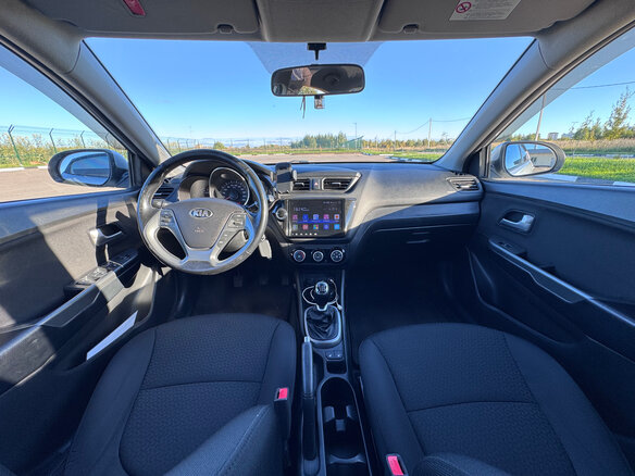 2017 Kia Rio III Рестайлинг, серебристый, 1050000 рублей - вид 7