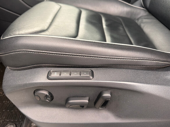 2021 Volkswagen Tiguan II Рестайлинг, белый, 3400000 рублей - вид 17