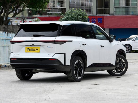 2026 Toyota bZ3X 58.3 kWh, белый, 3286000 рублей - вид 5
