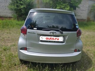 2015 Toyota Ractis II, серебристый, 850000 рублей, вид 2