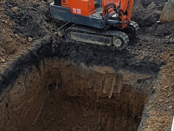 1999 Takeuchi TB135, оранжевый - вид 1