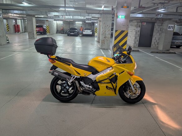 1999 Honda VFR 800, жёлтый, 375000 рублей - вид 5