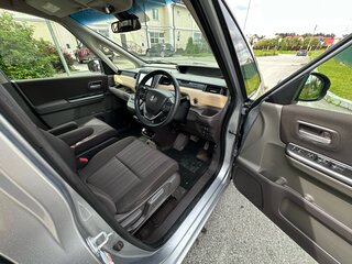 2018 Honda Freed II, серебристый, 1455000 рублей, вид 4