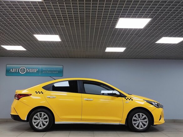 2021 Hyundai Solaris II Рестайлинг, жёлтый - вид 3